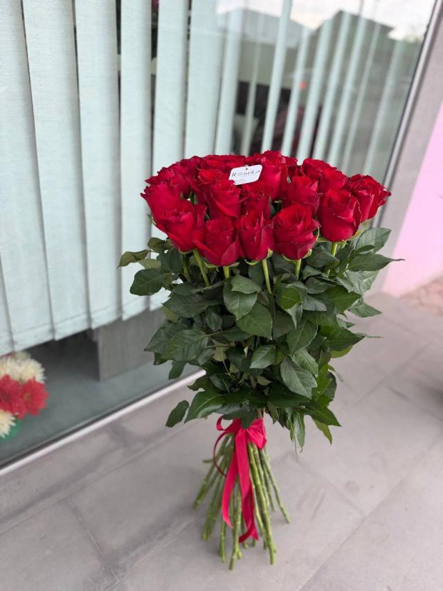 19 red roses | ծաղիկների առաքում Երևանում