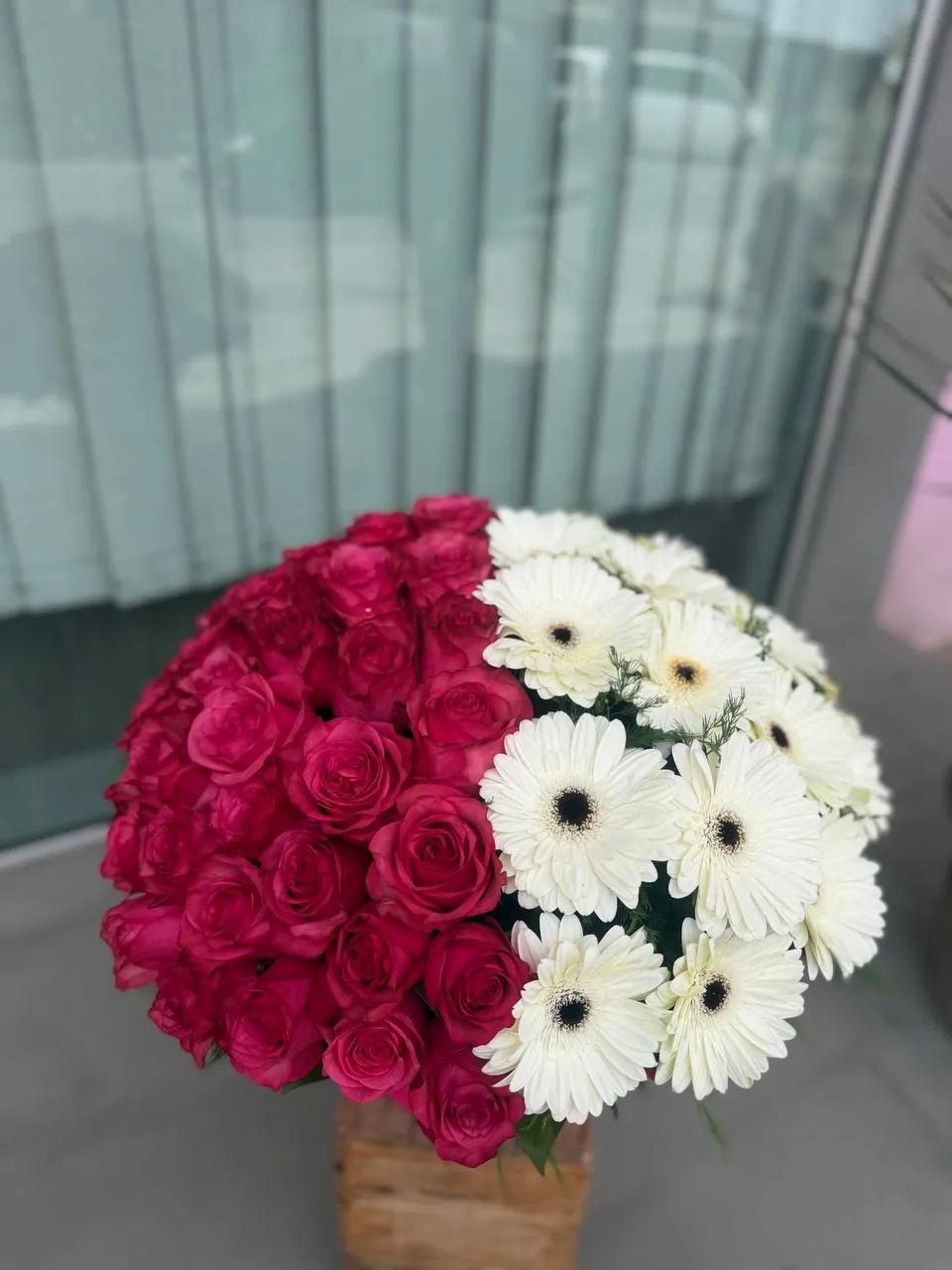 Roses and gerberas in a box | ծաղիկների առաքում Երևանում