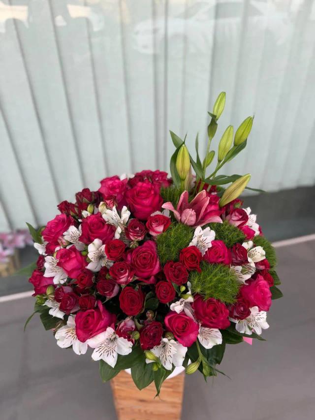 Flowers in a basket | ծաղիկների առաքում Երևանում