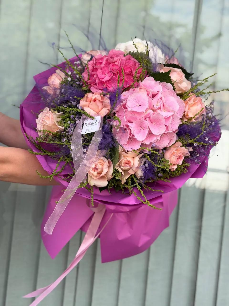 Hydrangeas and roses in one bouquet | ծաղիկների առաքում Երևանում