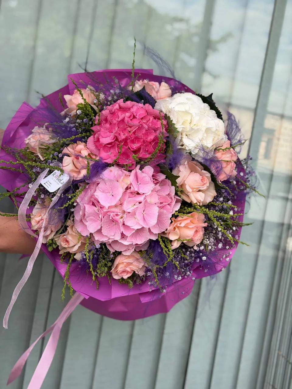 Hydrangeas and roses in one bouquet | ծաղիկների առաքում Երևանում