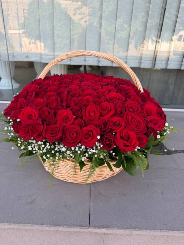 A basket full of red roses | ծաղիկների առաքում Երևանում
