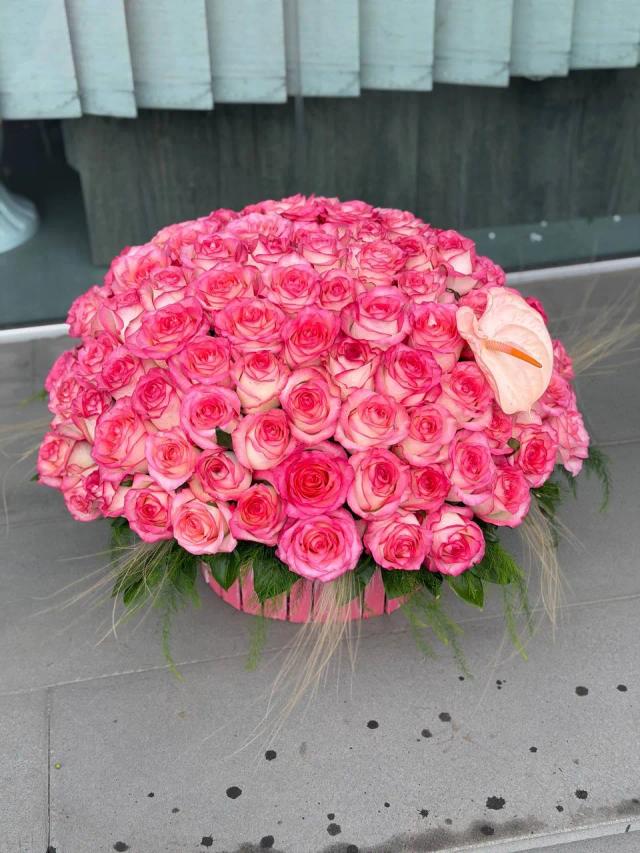 Pink roses in a basket | ծաղիկների առաքում Երևանում