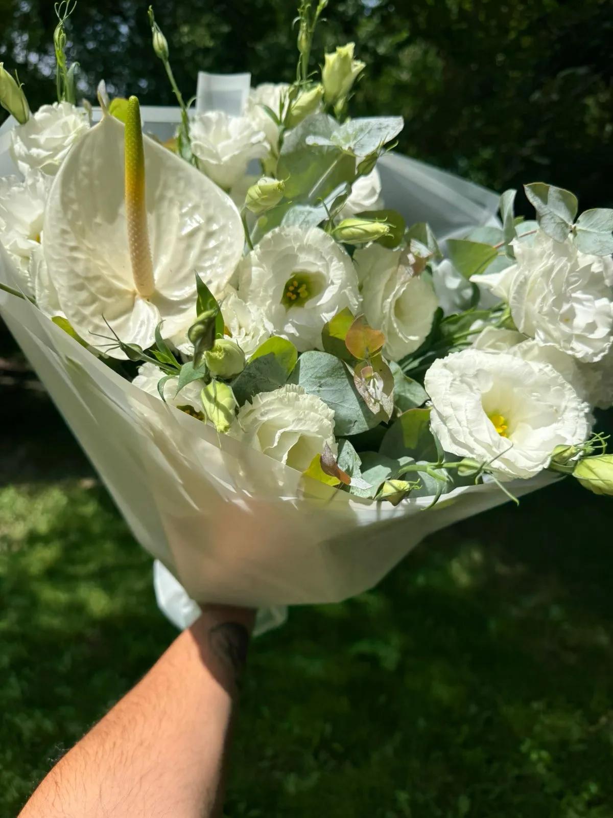 Lisianthus and anthurium | ծաղիկներ, ծաղկեպսակներ, բույսեր Երևան
