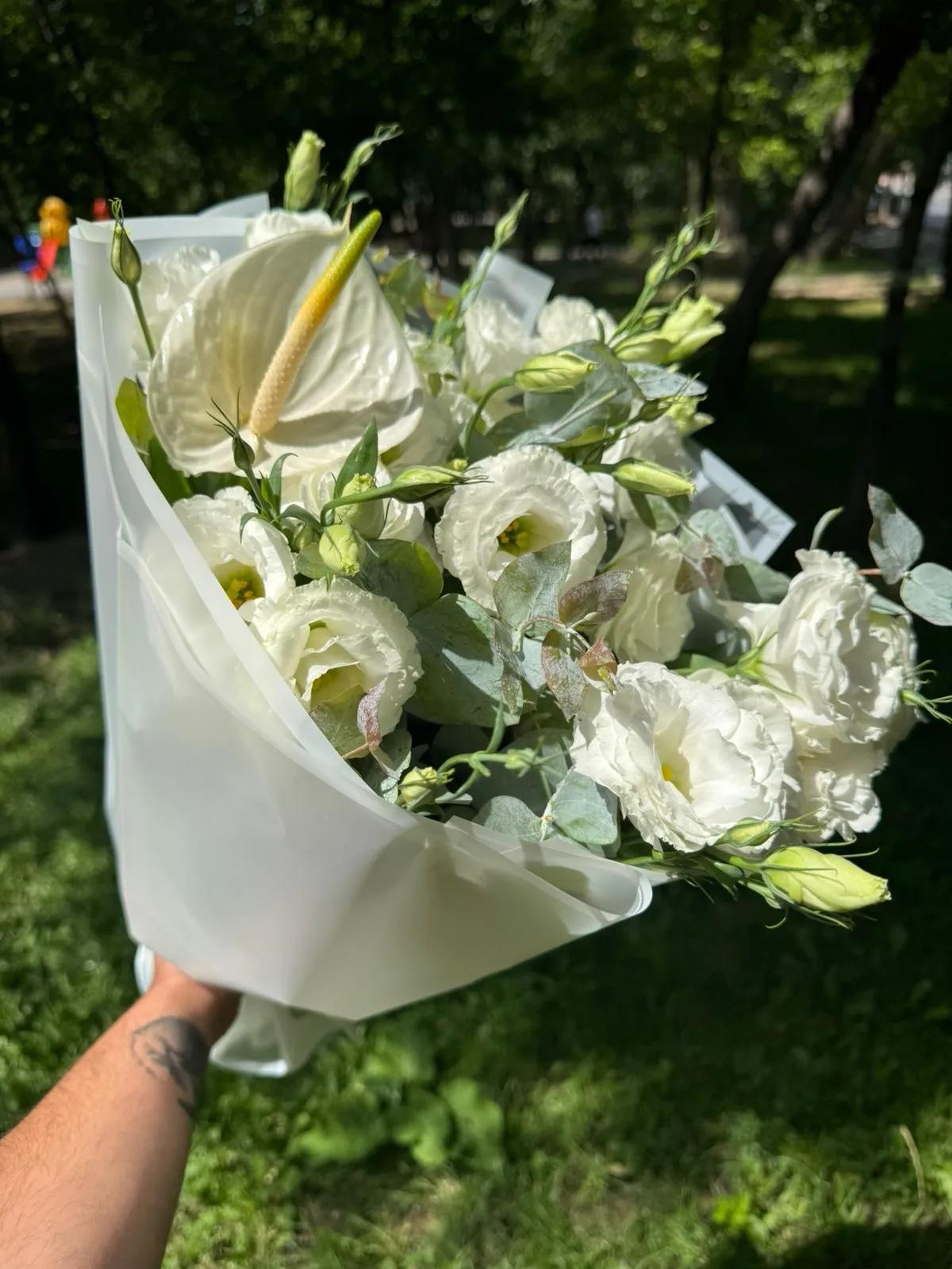 Lisianthus and anthurium | ծաղիկներ, ծաղկեպսակներ, բույսեր Երևան