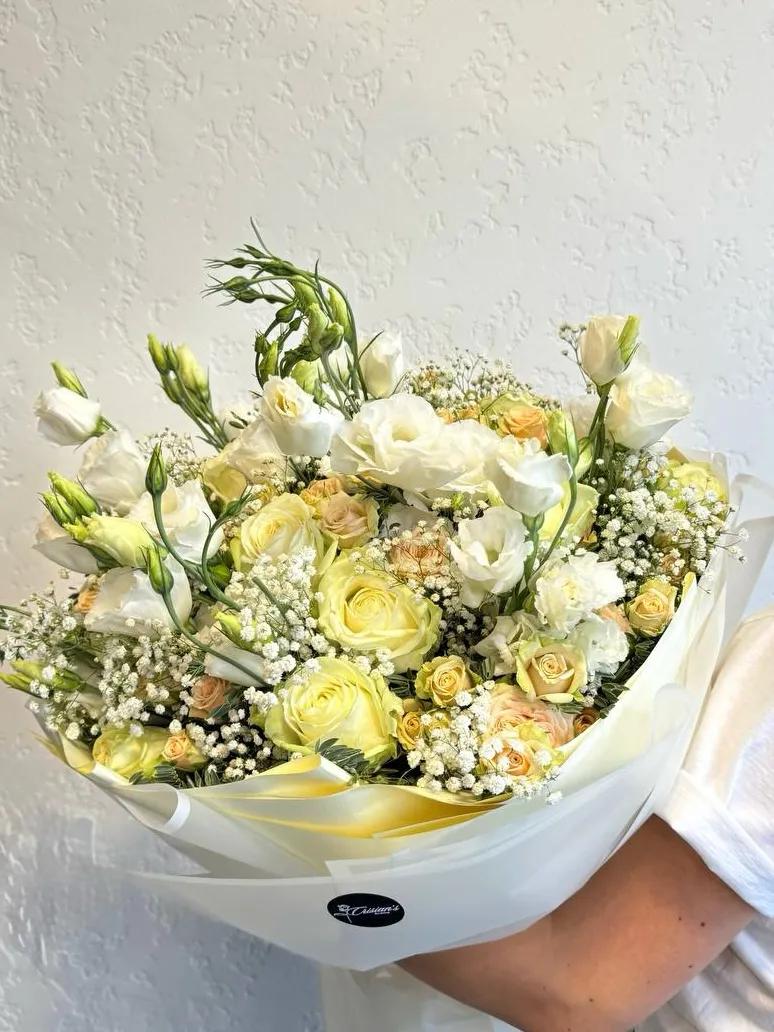 Roses and lisianthus in one bouquet | ծաղիկներ, ծաղկեպսակներ, բույսեր Երևան