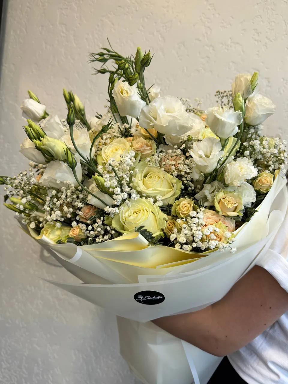 Roses and lisianthus in one bouquet | ծաղիկներ, ծաղկեպսակներ, բույսեր Երևան