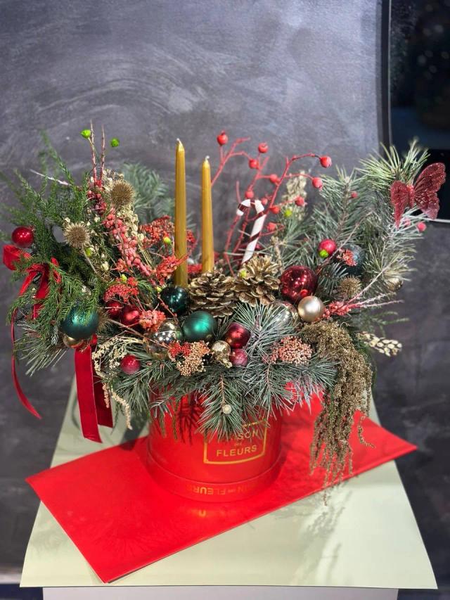 A luxurious New Year's composition | ծաղիկներ, ծաղկեպսակներ, բույսեր - առաքում Երևան