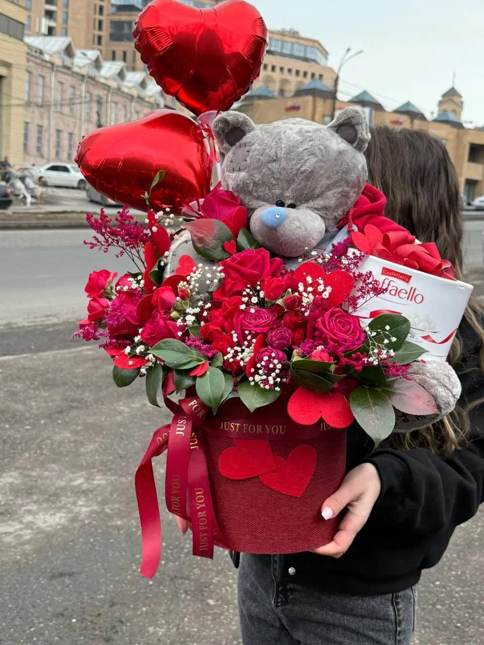 Роскошная цветочная коробка, полная сладости. | ծաղիկներ, ծաղկեպսակներ, բույսեր Երևան
